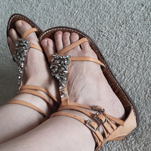 SAM EDELMAN Gorgeous Strappy, Tan Leather Sandals w Rhinestone & Stud Details - Picture 4 of 15